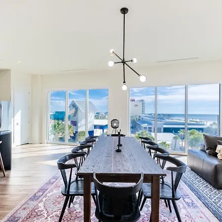 Luxury 4 Bedroom Gulf View Condo, Rooftop Pool, Right Next To The Hangout!