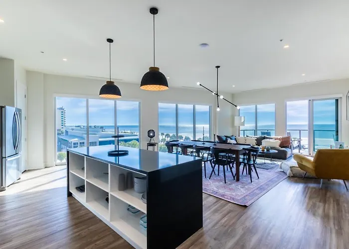 Luxury 4 Bedroom Gulf View Condo, Rooftop Pool, Right Next To The Hangout! * Gulf Shores