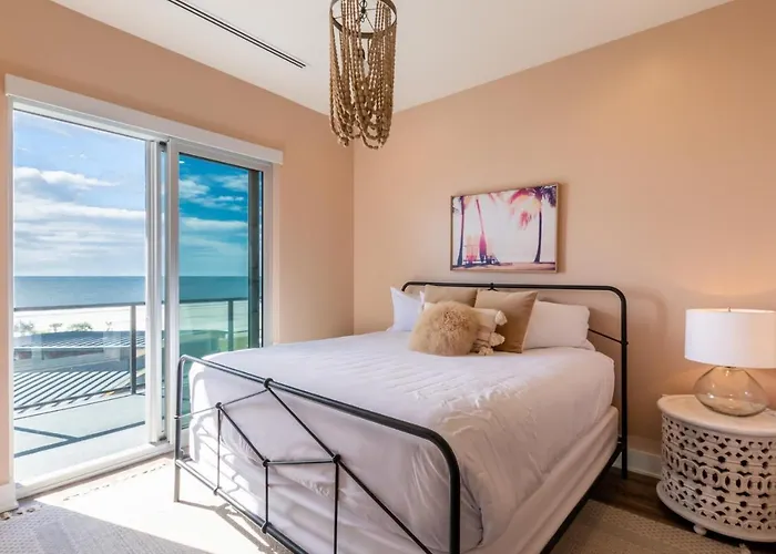 Luxury 4 Bedroom Gulf View Condo, Rooftop Pool, Right Next To The Hangout!