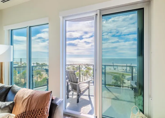 Holiday home Luxury 4 Bedroom Gulf View Condo, Rooftop Pool, Right Next To The Hangout! Gulf Shores