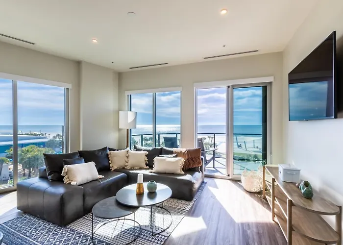 Luxury 4 Bedroom Gulf View Condo, Rooftop Pool, Right Next To The Hangout! * Gulf Shores