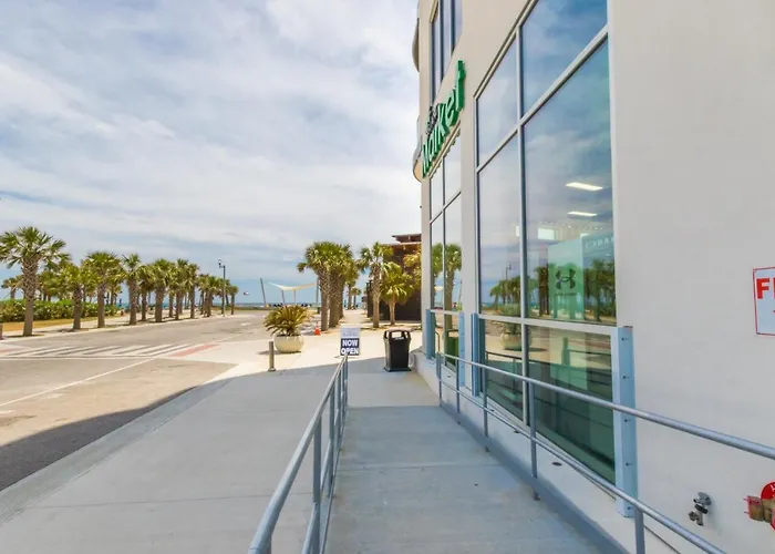 Luxury 4 Bedroom Gulf View Condo, Rooftop Pool, Right Next To The Hangout!