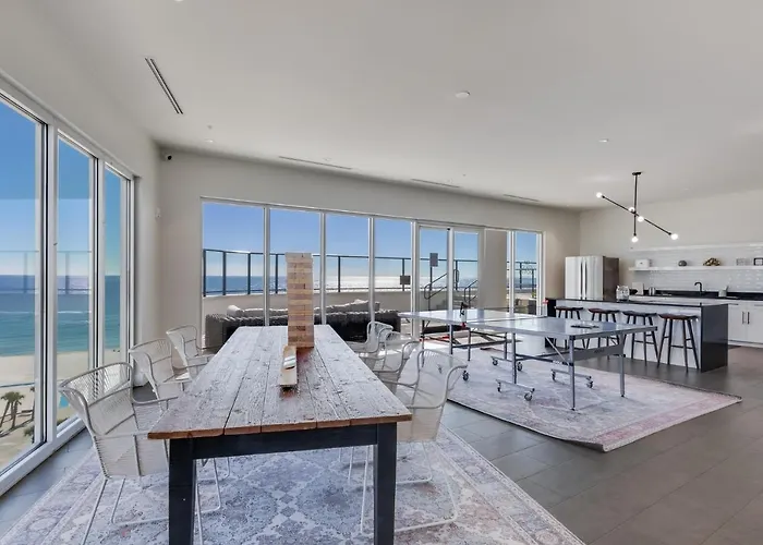 Luxury 4 Bedroom Gulf View Condo, Rooftop Pool, Right Next To The Hangout! Holiday home *