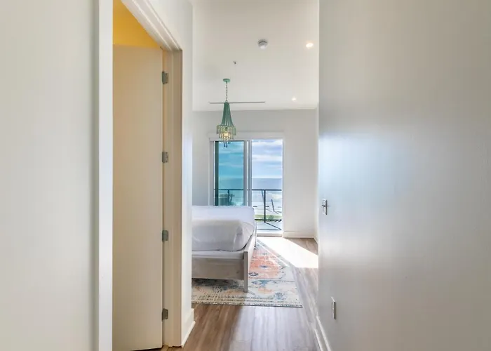 Luxury 4 Bedroom Gulf View Condo, Rooftop Pool, Right Next To The Hangout! * Gulf Shores