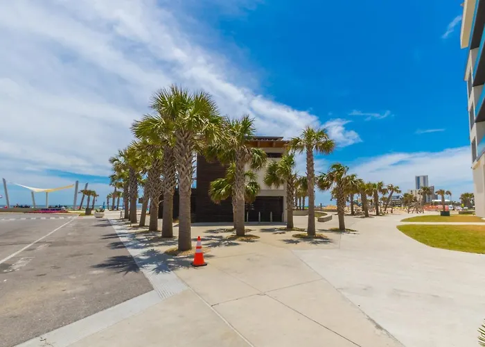 Holiday home Luxury 4 Bedroom Gulf View Condo, Rooftop Pool, Right Next To The Hangout! Gulf Shores