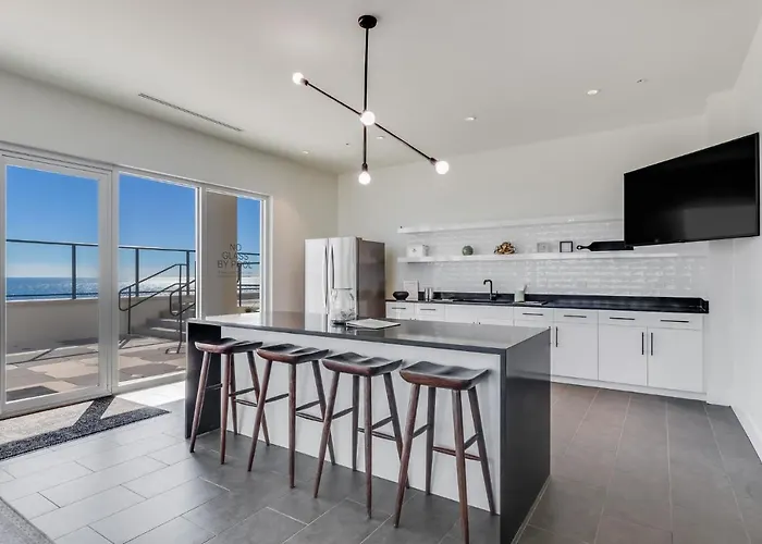 Holiday home Luxury 4 Bedroom Gulf View Condo, Rooftop Pool, Right Next To The Hangout! *