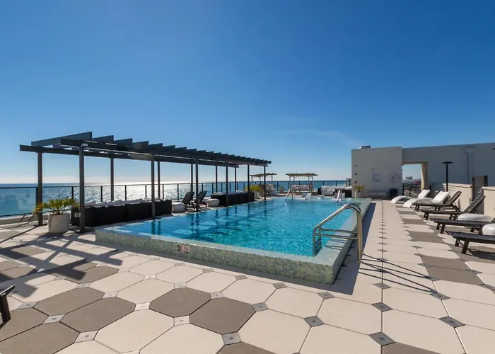 Luxury 4 Bedroom Gulf View Condo, Rooftop Pool, Right Next To The Hangout! Holiday home Gulf Shores