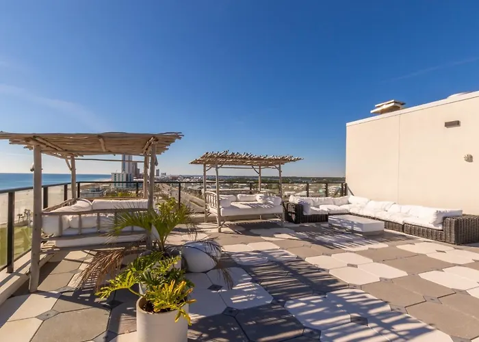 Luxury 4 Bedroom Gulf View Condo, Rooftop Pool, Right Next To The Hangout! *