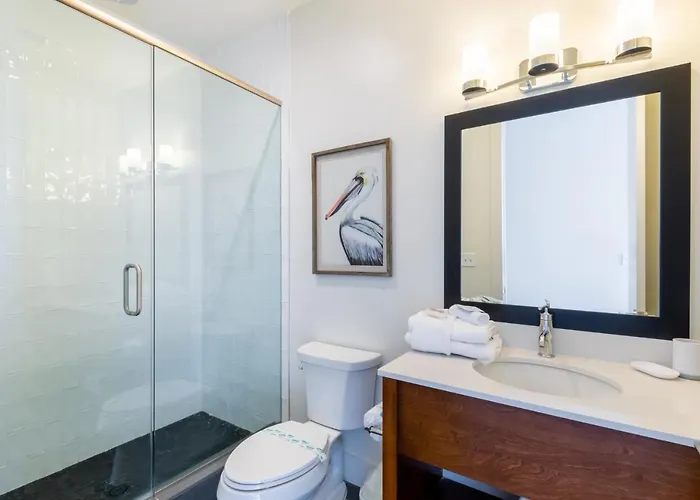 Luxury 4 Bedroom Gulf View Condo, Rooftop Pool, Right Next To The Hangout!