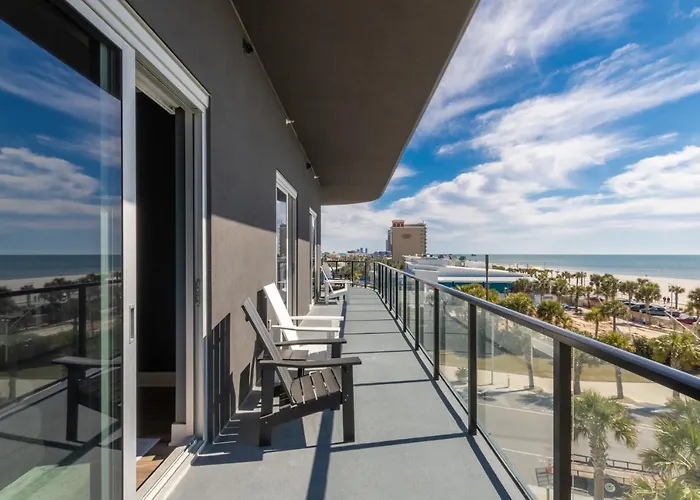 Luxury 4 Bedroom Gulf View Condo, Rooftop Pool, Right Next To The Hangout! Holiday home *