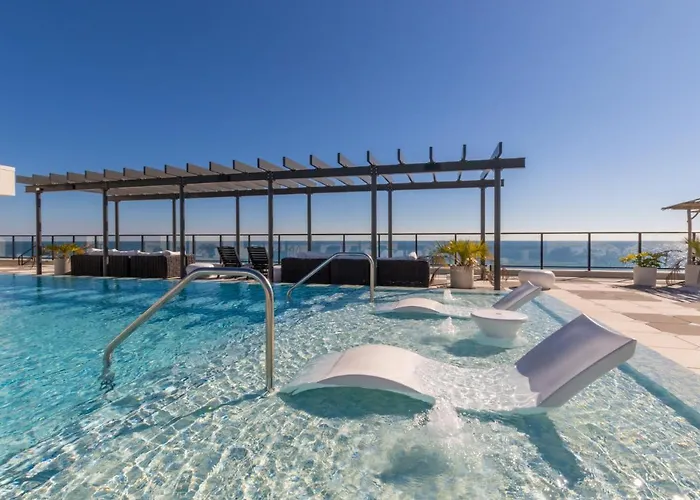 Luxury 4 Bedroom Gulf View Condo, Rooftop Pool, Right Next To The Hangout! *