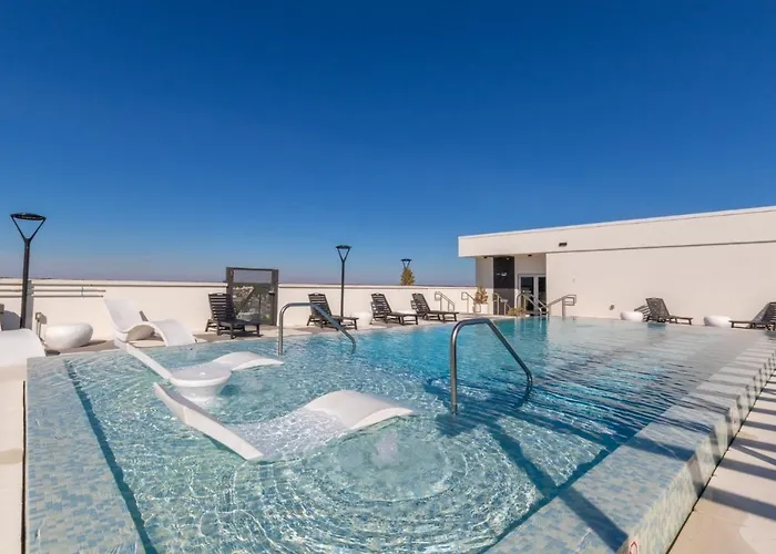 Luxury 4 Bedroom Gulf View Condo, Rooftop Pool, Right Next To The Hangout! Holiday home