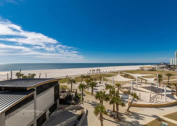 Luxury 4 Bedroom Gulf View Condo, Rooftop Pool, Right Next To The Hangout! Holiday home