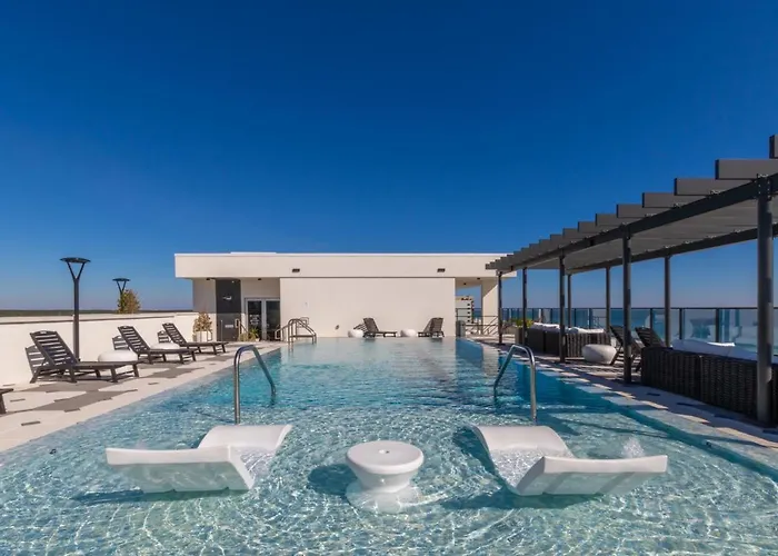 Luxury 4 Bedroom Gulf View Condo, Rooftop Pool, Right Next To The Hangout!