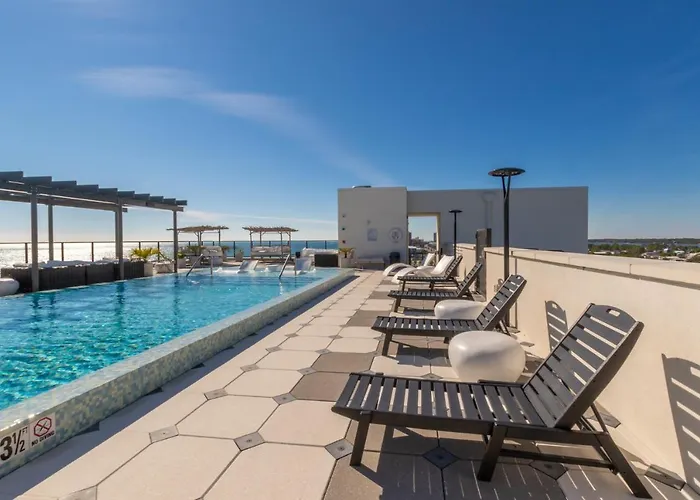 Holiday home Luxury 4 Bedroom Gulf View Condo, Rooftop Pool, Right Next To The Hangout! *