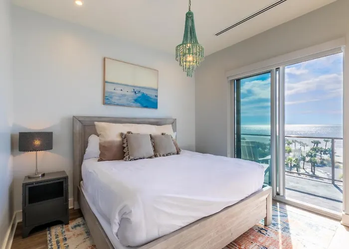 Luxury 4 Bedroom Gulf View Condo, Rooftop Pool, Right Next To The Hangout! *