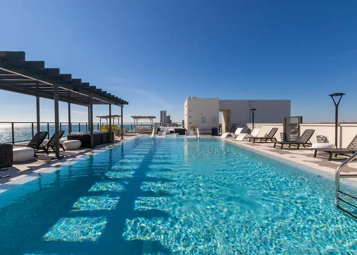 Luxury 4 Bedroom Gulf View Condo, Rooftop Pool, Right Next To The Hangout! *