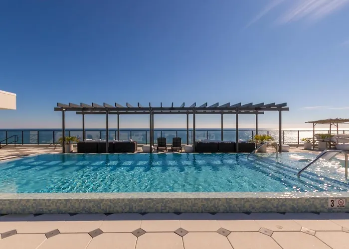 Luxury 4 Bedroom Gulf View Condo, Rooftop Pool, Right Next To The Hangout! Holiday home Gulf Shores